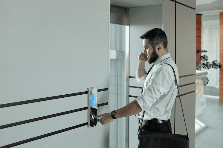 Cómo la Automatización de Accesos Mejora la Seguridad en Oficinas